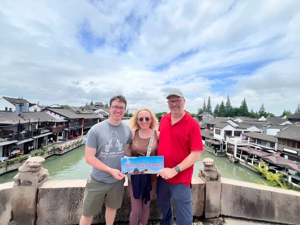 Visitors Enjoy Zhujiajiao Private Tour