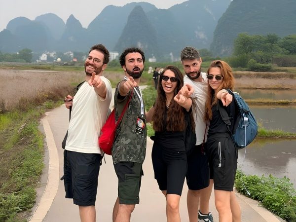 Tourists Enjoy Guilin Private Tour