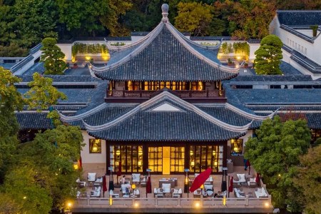  Hangzhou Four Seasons West Lake classical waterside villa garden view