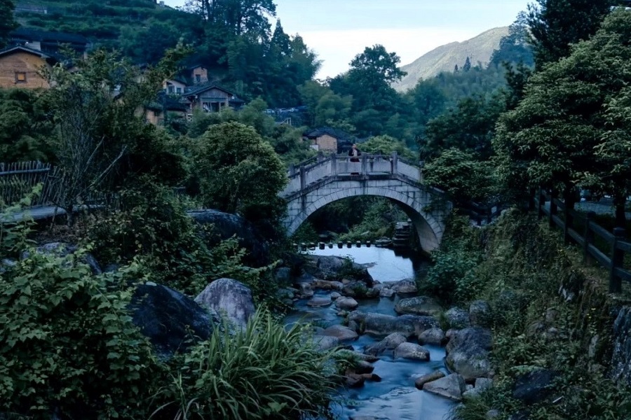 The mysterious ancient village beneath the Yunhe Rice Terrace.