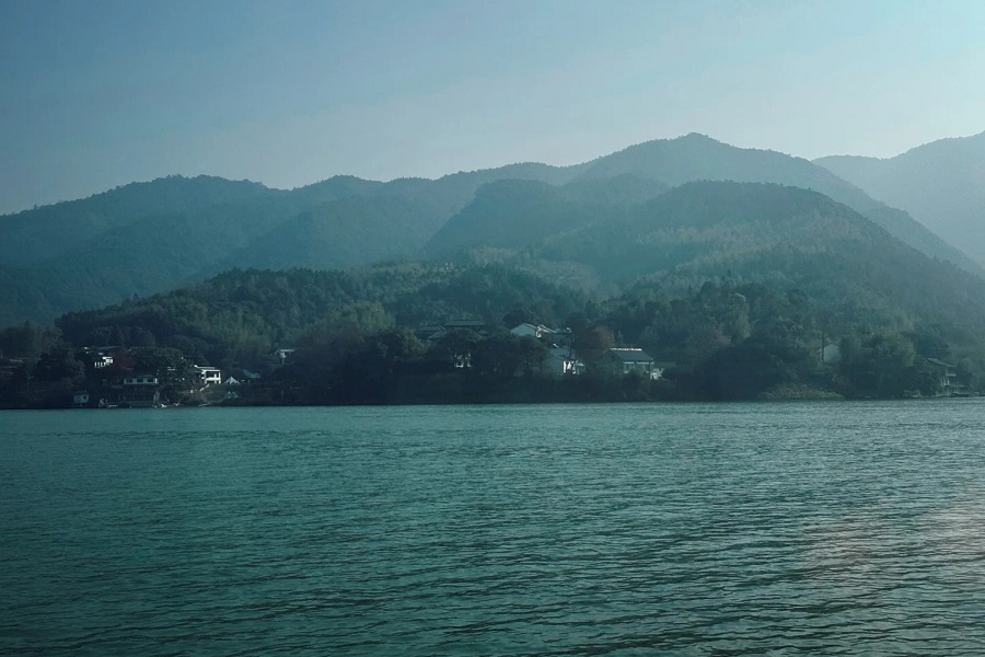 Fuchun River The scenery of the Fuchun River on a sunny day