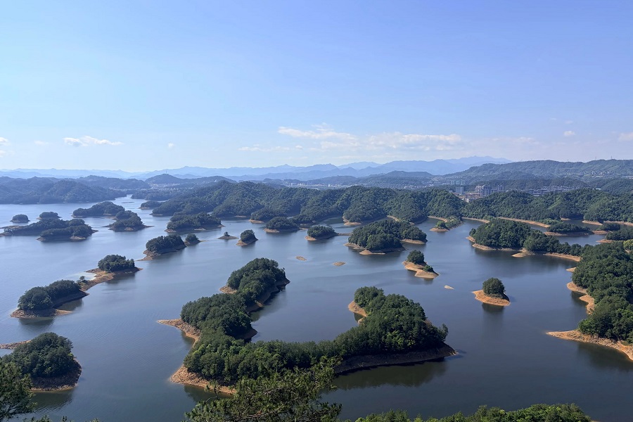The scenery of Meifeng Observation Deck in Qiandao Lake