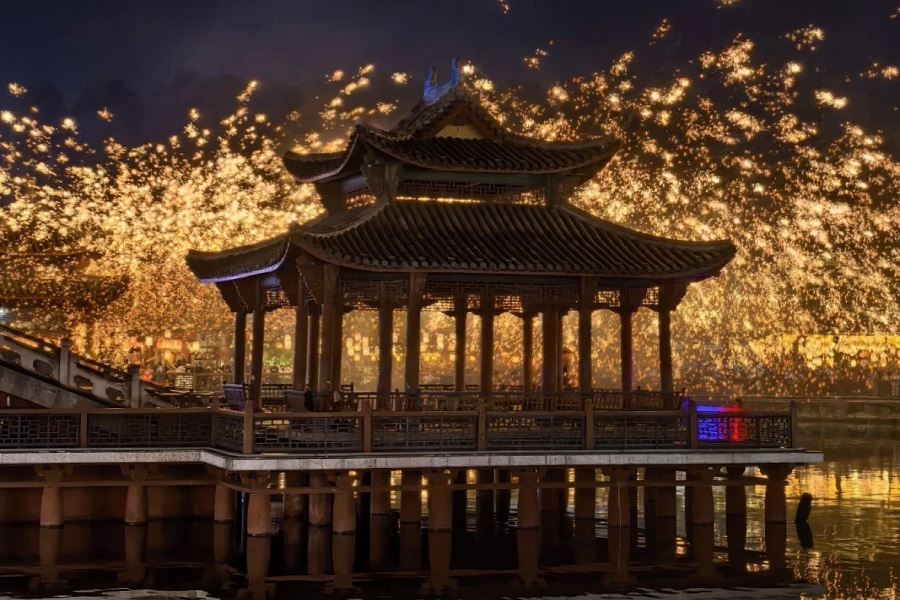 The dazzling lights of the Hengdian Lantern Festival