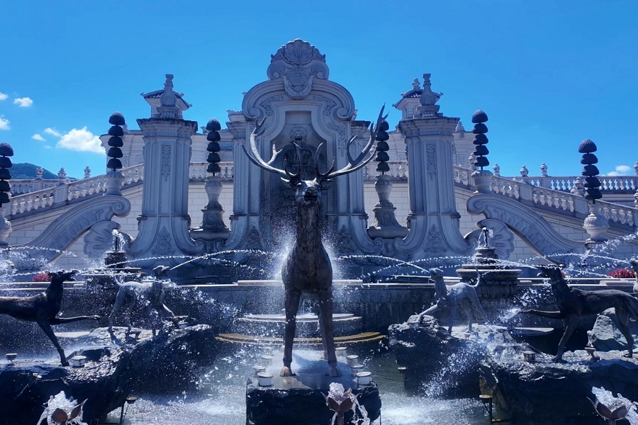 Hengdian replicates the Summer Palace's twelve zodiac animal head fountain