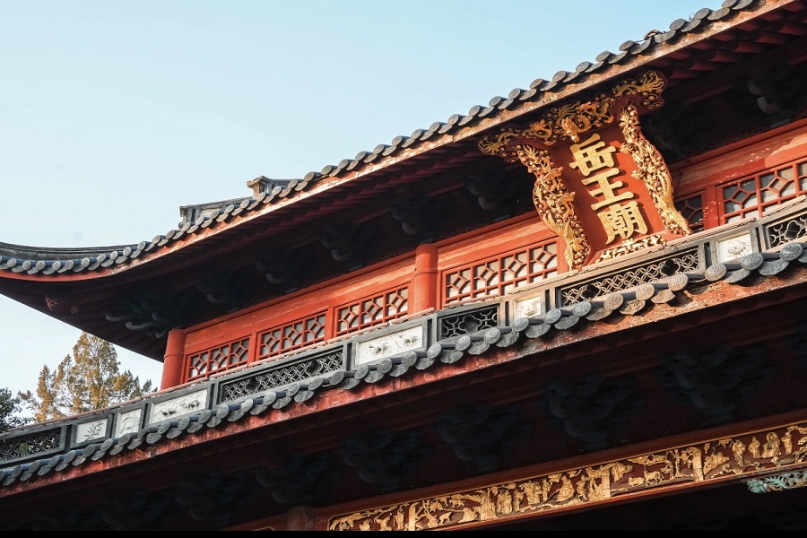 Classic wooden facade of Yuefei Temple, historic Song Dynasty memorial shrine in Hangzhou