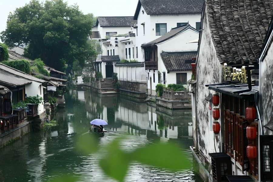 Xiaohe Street in Hangzhou presenting white-walled black-tiled houses beside canal water