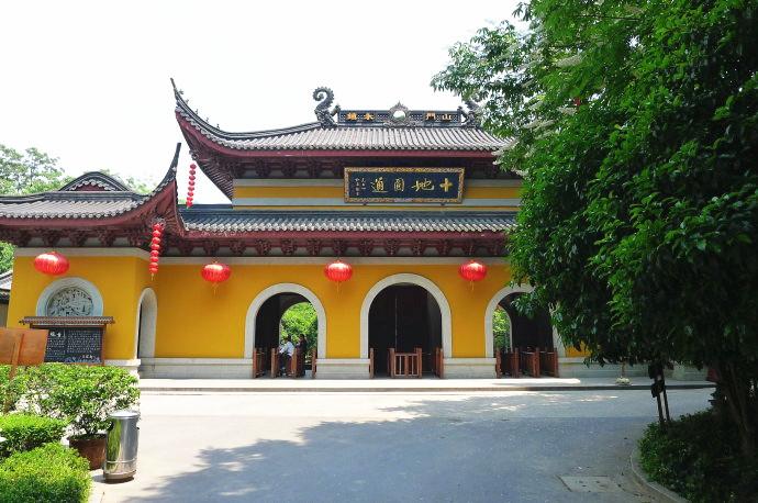 Jingci Temple in Hangzhou featuring ancient Buddhist temple at Nanping Mountain, home to the famous Evening Bell at Nanping of West Lake