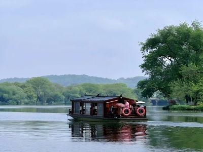西湖公交船.jpg 西湖公交船.jpg