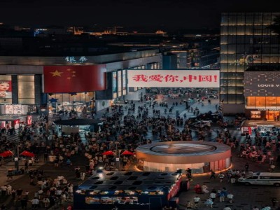 Crowds at Longxiangqiao night market
