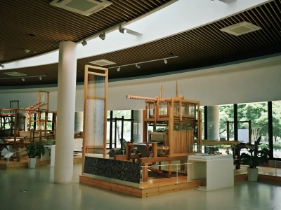 Ancient silk looms display at Hangzhou Silk Museum