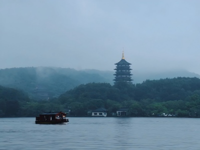 Rainy Day Scenery of Leifeng Pagoda and West Lake Cruise