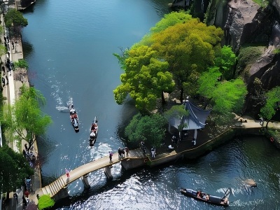 Full View of Shaoxing East Lake Scenic Area.jpg